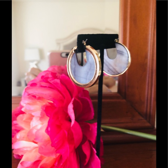 NWT/Alfani/Gold Tone Medium Hello Hoop Earrings. - Picture 4 of 5